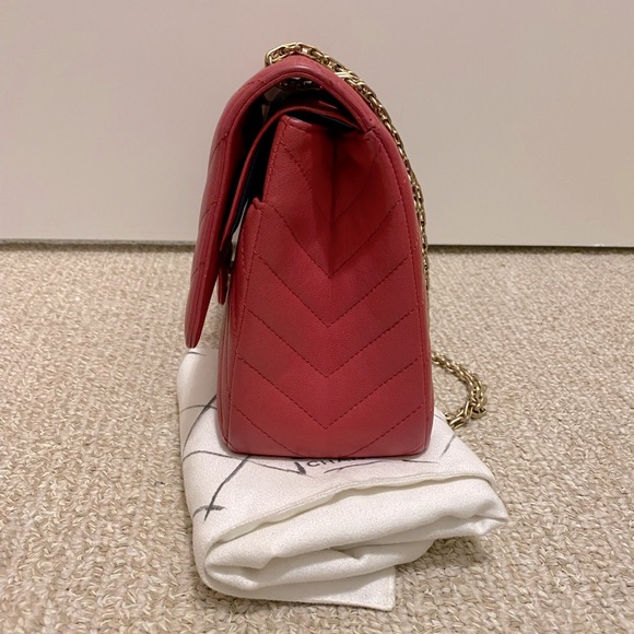 Chanel Chevron 2.55 Classic Reissue 226 Leather Flap Bag - Picture 4 of 11